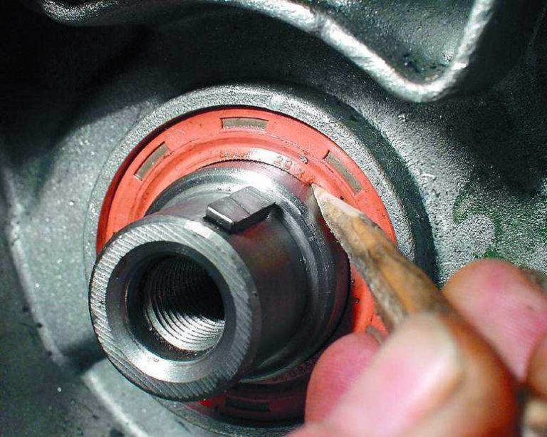 Как поменять сальник