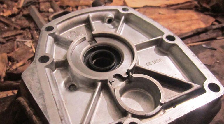 Как заменить сальник на коробке