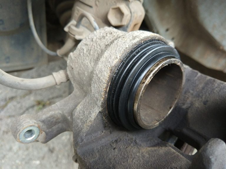 Как поменять пыльник тормозного цилиндра