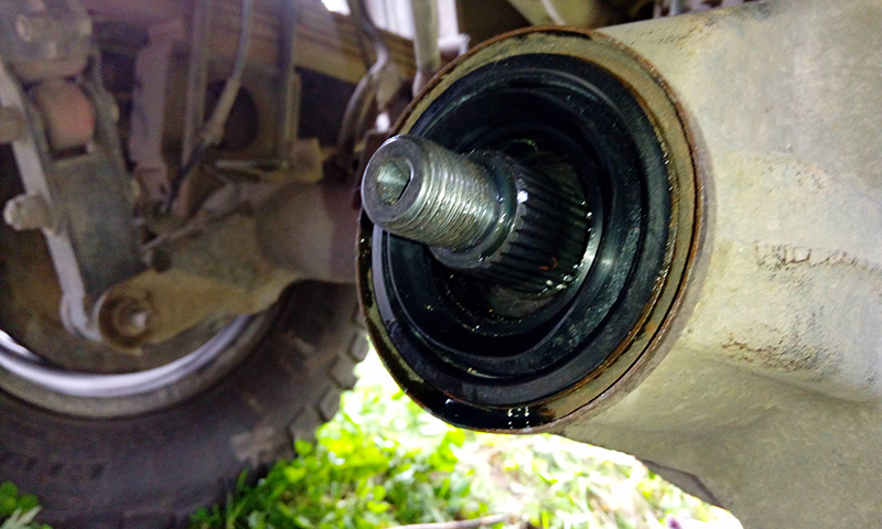 Как поменять сальник заднего моста