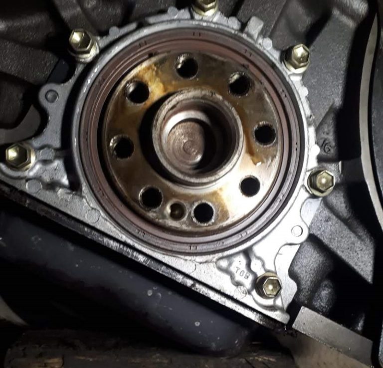 Коренной сальник двигателя. Что это такое