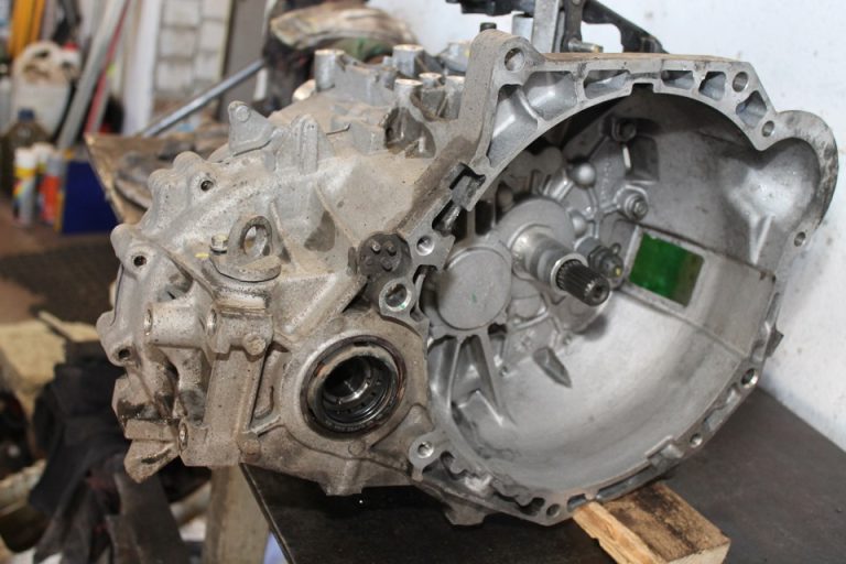 Замена сальника первичного вала автомобиля Kia Ceed